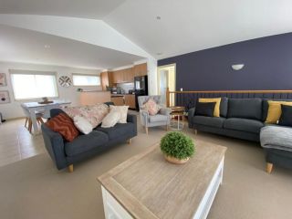 PERFECT LOCATION CLOSE TO TOWN and BEACH WIFI INCLUDED Guest house, Inverloch - 2
