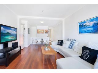 Perfect Pyrmont penthouse with Sydney Tower View Apartment, Sydney - 3