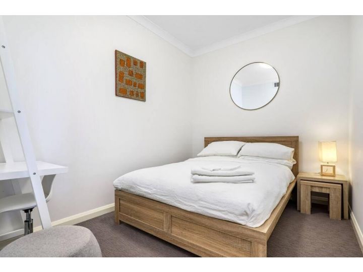 Perfectly located 2 bedroom Hope Island gem... Apartment, Gold Coast - imaginea 13