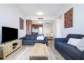 Perfectly located 2 bedroom Hope Island gem... Apartment, Gold Coast - thumb 2