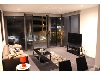 Perfectly Located Modern Apartment - Canberra CBD Apartment, Canberra - 1