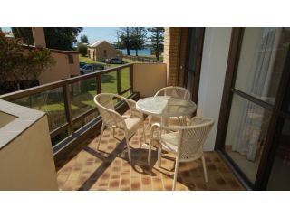 Perfectly Positioned Beachfront Apartment - Unit 6 Guest house, Port Macquarie - 3
