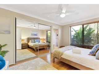 Pet Friendly 5 BR Family Home w Pool at Caloundra Guest house, Queensland - 3