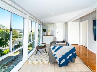 Pet Friendly 5 Victor Parade Guest house, Shoal Bay - 1