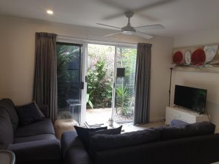 Pet friendly & spacious two bedroom guest unit Apartment, Caloundra - 5