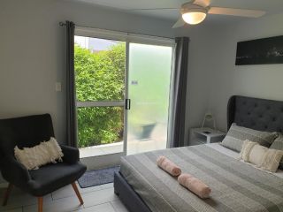 Pet friendly & spacious two bedroom guest unit Apartment, Caloundra - 3