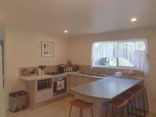 Pet friendly & spacious two bedroom guest unit Apartment, Caloundra - 4