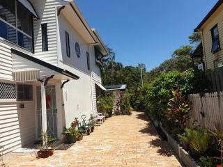 Pet friendly & spacious two bedroom guest unit Apartment, Caloundra - 2