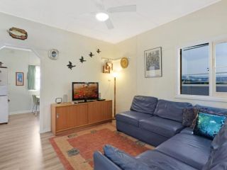 Pet Friendly Beach Cottage @ Ballingalla Guest house, Narooma - 3