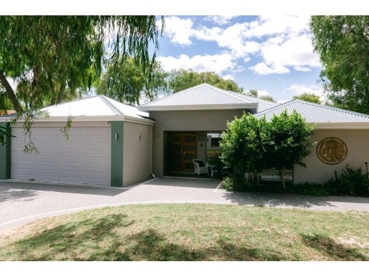 Pet Friendly Beautiful Family Home Minutes Walk From The Busselton Beachfront Guest house, Vasse - imaginea 1