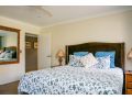 Pet Friendly Beautiful Family Home Minutes Walk From The Busselton Beachfront Guest house, Vasse - thumb 5