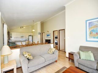 Pet Friendly on Pelican - Close to Myall River Guest house, Hawks Nest - 2