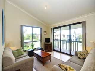 Pet Friendly on Pelican - Close to Myall River Guest house, Hawks Nest - 1