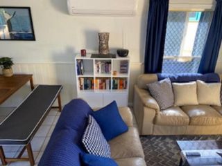 Pet Friendly Cottage in Torquay - Hervey Bay 430m or 5 min walk to dog friendly Shelly Beach Guest house, Queensland - 1