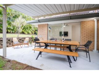 Pet Friendly Dicky Beach Home away from Home Guest house, Caloundra - 3