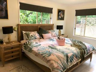 Pet friendly home with pool and boat parking. Guest house, Iluka - 4