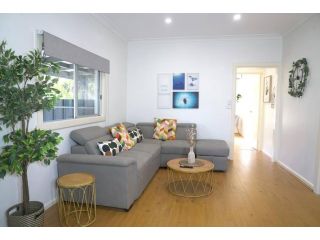 Pets Friendly Beachside Paradise House Rosebud Guest house, Rosebud - 4