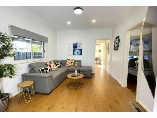 Pets Friendly Beachside Paradise House Rosebud Guest house, Rosebud - 2