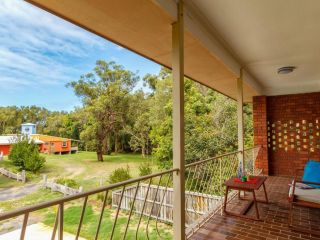 Pets Welcome - Magic Moments Guest house, Tea Gardens - 2
