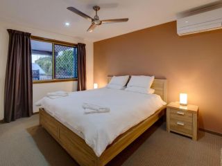 Pialbas best family holiday home BB, free wine wifi Pet friendly Guest house, Queensland - 5