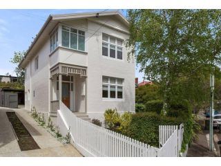 Pillinger Street - luxurious renovated home Guest house, Hobart - 1