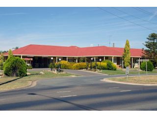 Pines Country Club Motor Inn Hotel, Shepparton - 4