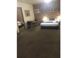 Pines Country Club Motor Inn Hotel, Shepparton - 5