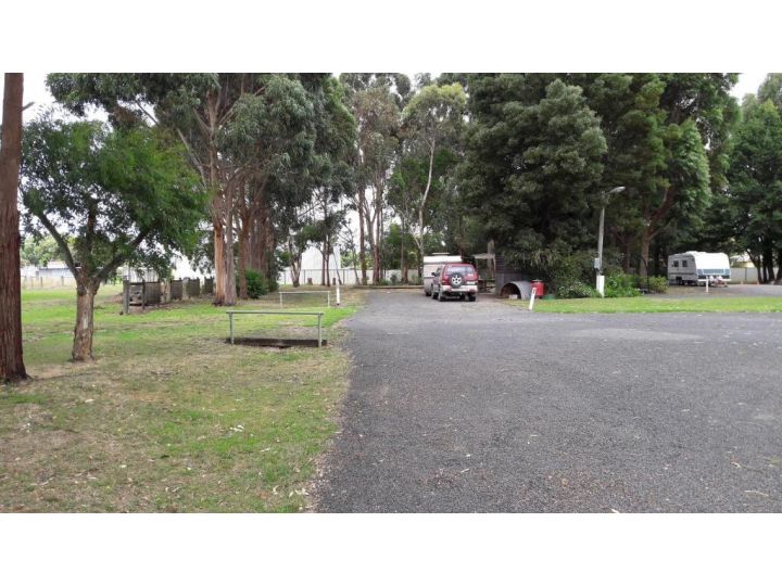 Pinewood Caravan Park Campsite, Victoria - imaginea 15