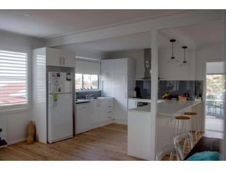 Pinny Paradise Guest house, Caves Beach - 5