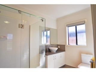 PLOVERS REST - SURF SIDE Guest house, Inverloch - 1