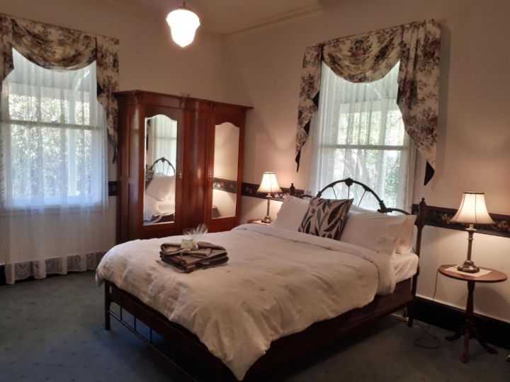 Plynlimmon-1860 Heritage Cottage & Private Room 50m from Heritage Cottage Guest house, Kurrajong - imaginea 5