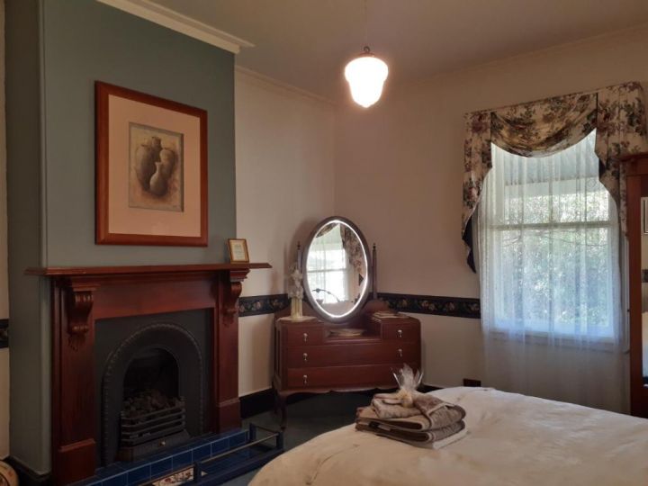 Plynlimmon-1860 Heritage Cottage & Private Room 50m from Heritage Cottage Guest house, Kurrajong - imaginea 14