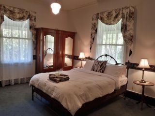 Plynlimmon-1860 Heritage Cottage & Private Room 50m from Heritage Cottage Guest house, Kurrajong - 5