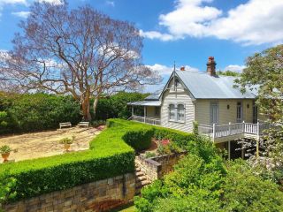 Plynlimmon-1860 Heritage Cottage & Private Room 50m from Heritage Cottage Guest house, Kurrajong - 1