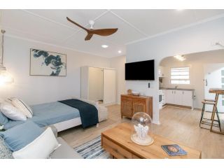 Point Danger Lodge unit 10 - Centrally located one bedroom Studio Apartment, Tweed Heads - 2