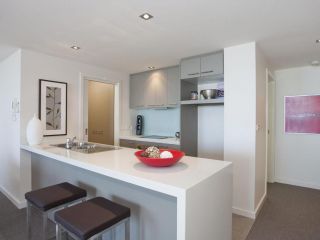POINT GREY APARTMENT 14 - The Point Apartment, Lorne - 5