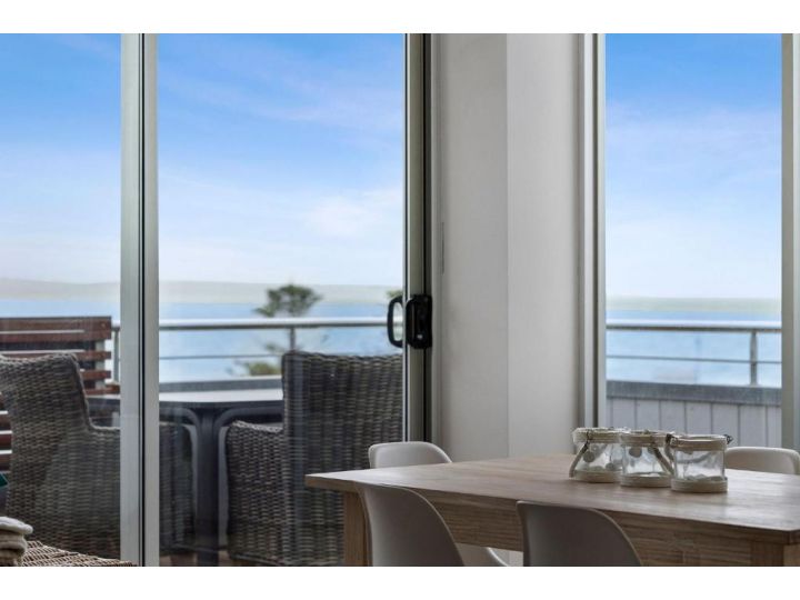 POINT GREY APARTMENT 2 - Ocean VIews with wifi Apartment, Lorne - imaginea 3