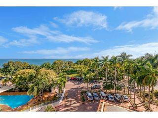 Pool Relaxation on Esplanade across Two Apartments Apartment, Darwin - 2