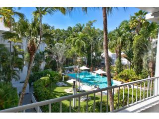 Belle Escapes - 3 Bedroom Poolside Apartment Alamanda Beachfront Resort 
