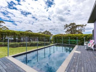 POOLSIDE AT HYAMS 4pm Check Out Sundays Guest house, Hyams Beach - 4