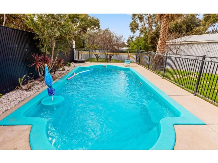 Poolside Family Retreat + Pet Friendly Guest house, South Australia - imaginea 10