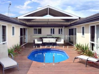 POOLSIDE Gerringong 4pm check out Sundays Guest house, Gerringong - 5