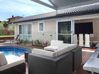 POOLSIDE Gerringong 4pm check out Sundays Guest house, Gerringong - 1
