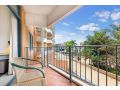 Poolside Resort Living on Esplanade with Balcony Apartment, Darwin - thumb 4