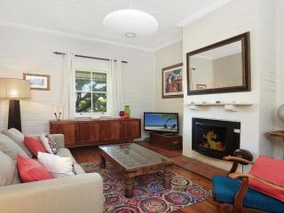 Poppy Cottage-delightful pet friendly weatherboard Guest house, Exeter - 4