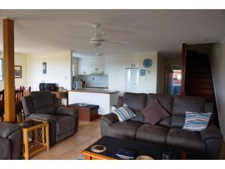 Portsea 1 - Rainbow Beach - Gorgeous Ocean Views and Swimming Pool Guest house, Rainbow Beach - 3