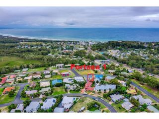 Portsea 1 - Rainbow Beach - Gorgeous Ocean Views and Swimming Pool Guest house, Rainbow Beach - 1