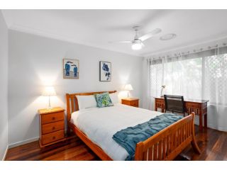 Premium 4-Bed House with Alfresco Area and Pool Guest house, Gold Coast - 5