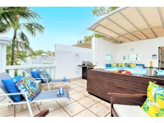 Beach Club Apartment 3436, with private roof terrace and spa Apartment, Palm Cove - 1