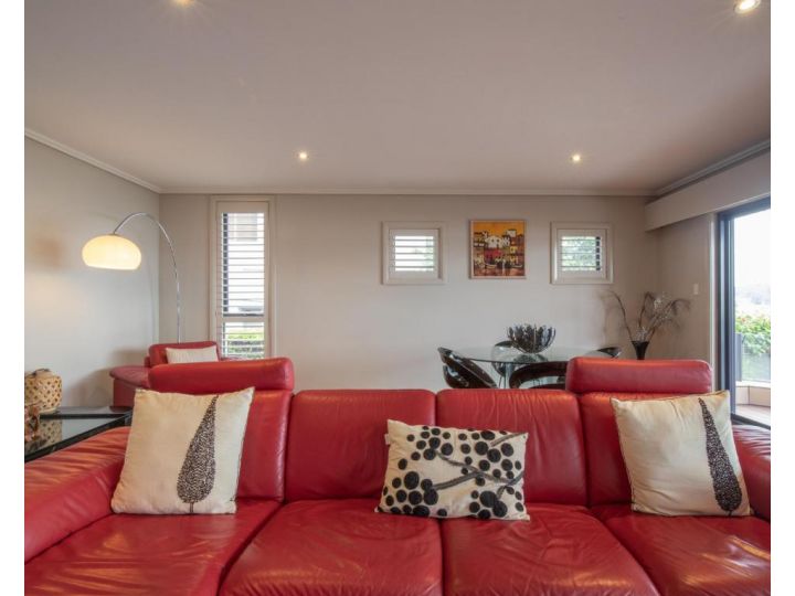 Premium Views from Spacious Beachside Home Guest house, Batemans Bay - imaginea 12